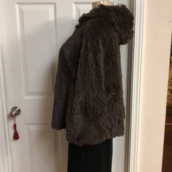 Brown Cape - Picture 2 of 4